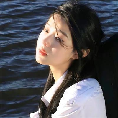 色肉毒蝎女